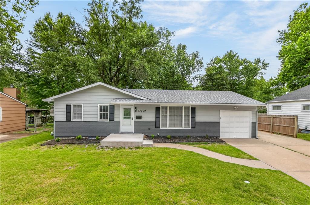 Homes for sale in Grandview, MO | 13209 Herrick Ave, Grandview, MO 64030 | MLS# 2623175