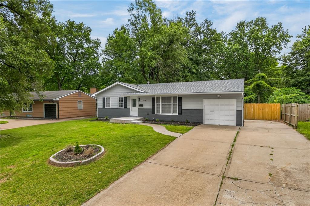 Homes for sale in Grandview, MO | 13209 Herrick Ave, Grandview, MO 64030 | MLS# 2623175