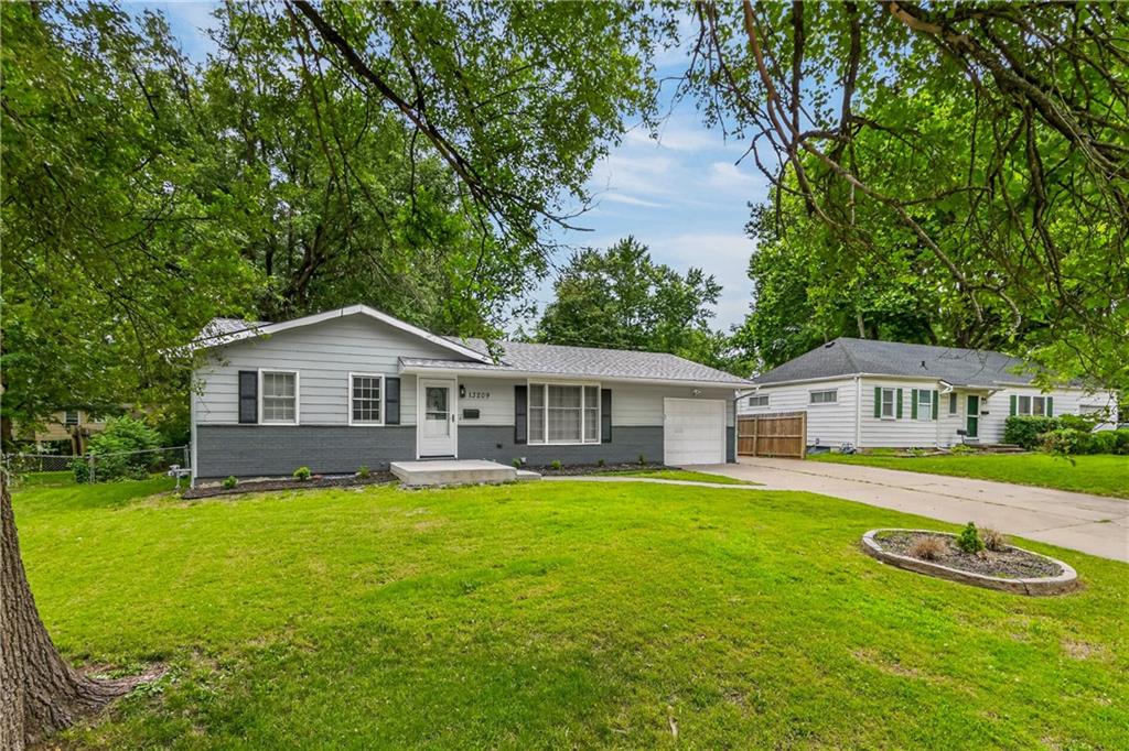 Homes for sale in Grandview, MO | 13209 Herrick Ave, Grandview, MO 64030 | MLS# 2623175