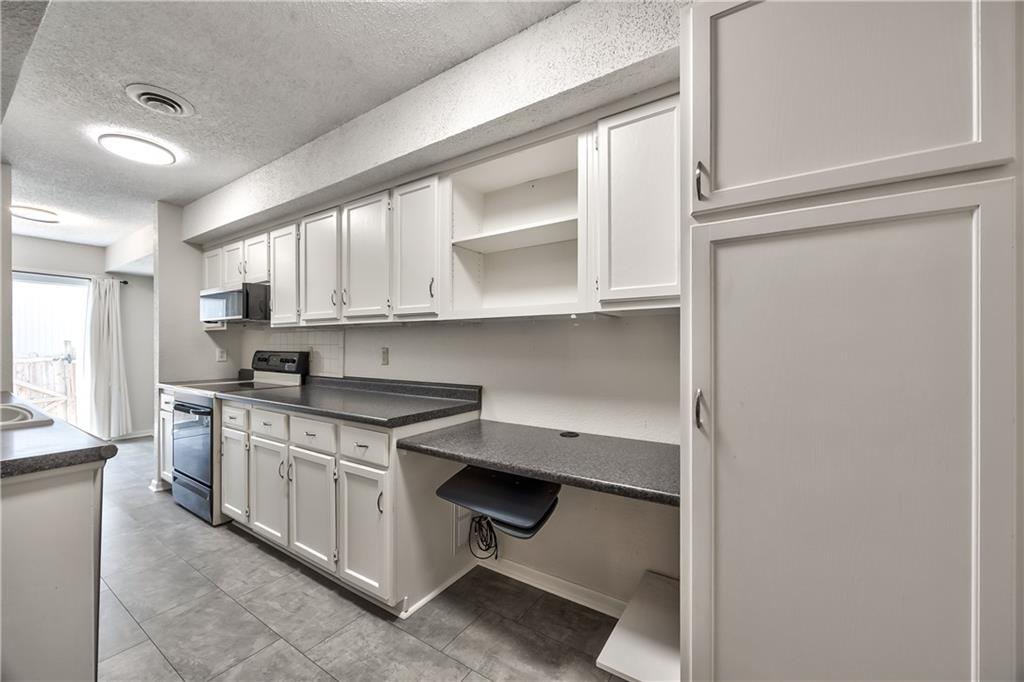 Homes for sale in Olathe, KS | 1421 E Mart-Way Cir #C, Olathe, KS 66061 | MLS# 2623359