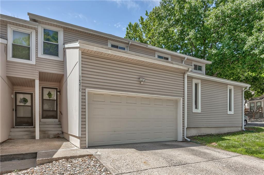 Homes for sale in Olathe, KS | 1421 E Mart Way Cir #C, Olathe, KS 66061 | MLS# 2623359