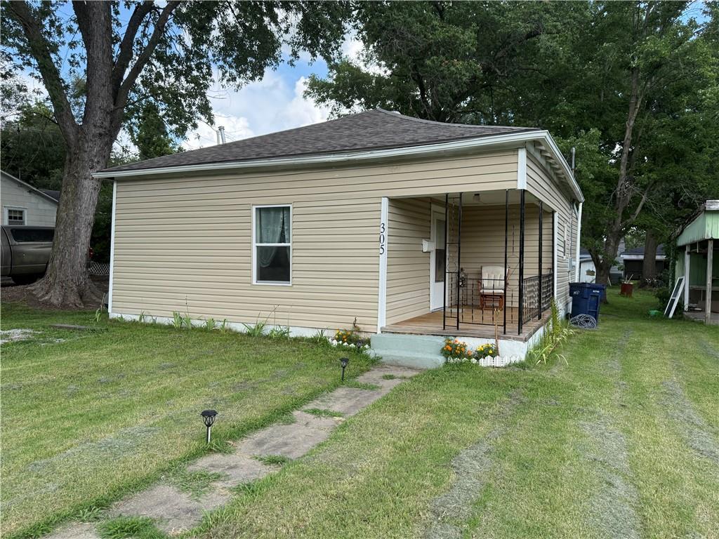 1st image of 305 S Elm St, Sweet Springs, MO 65351 | MLS# 2623399