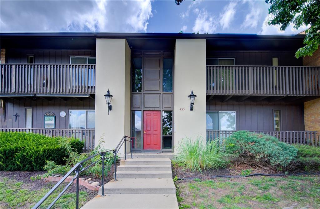 Homes for sale in Kansas City, MO | 433 W 104th St #C, Kansas City, MO 64114 | MLS# 2623425