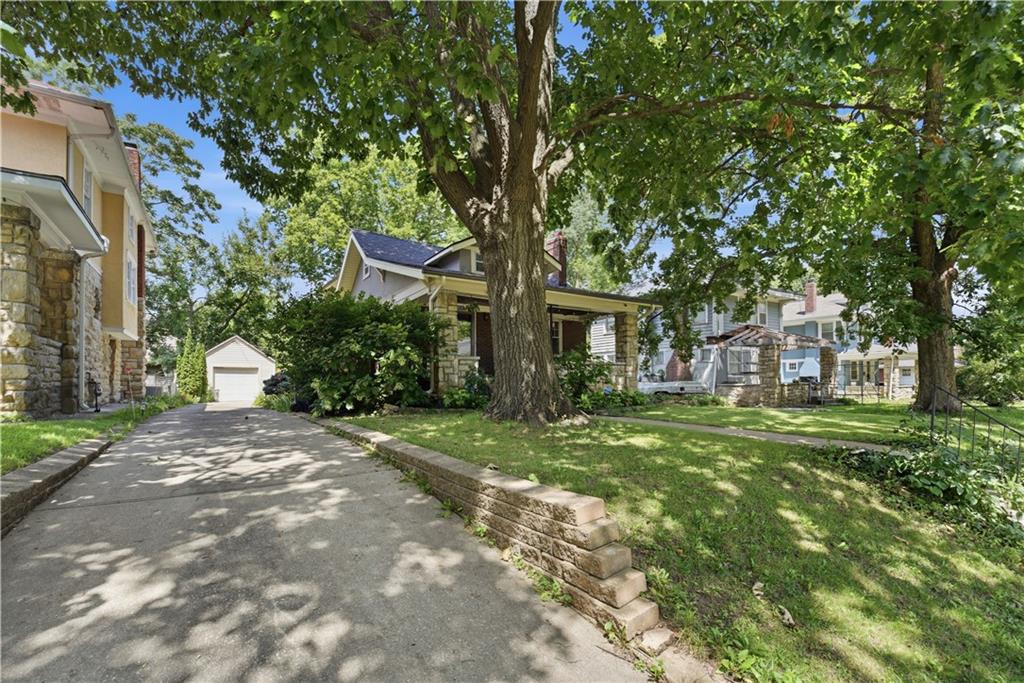 2nd image of 5836 Harrison St, Kansas City, MO 64110 | MLS# 2623442