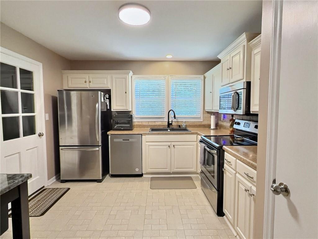 Homes for sale in Kansas City, MO | 4112 N Hardesty Ave, Kansas City, MO 64117 | MLS# 2623497
