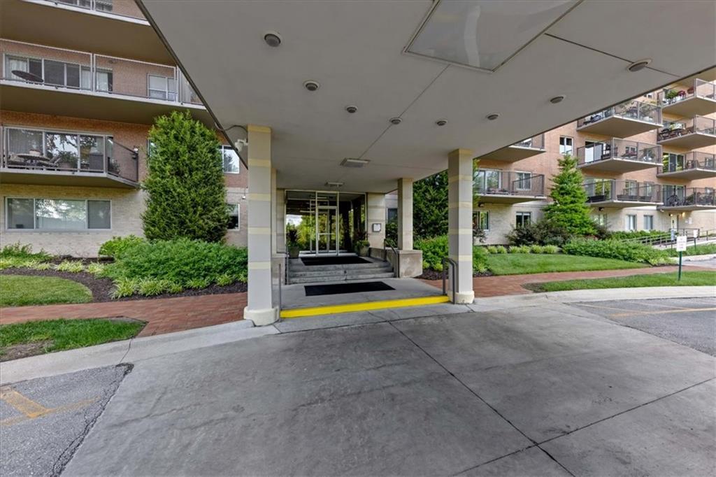 Homes for sale in Kansas City, MO | 4550 Warwick Blvd #213, Kansas City, MO 64111 | MLS# 2623647
