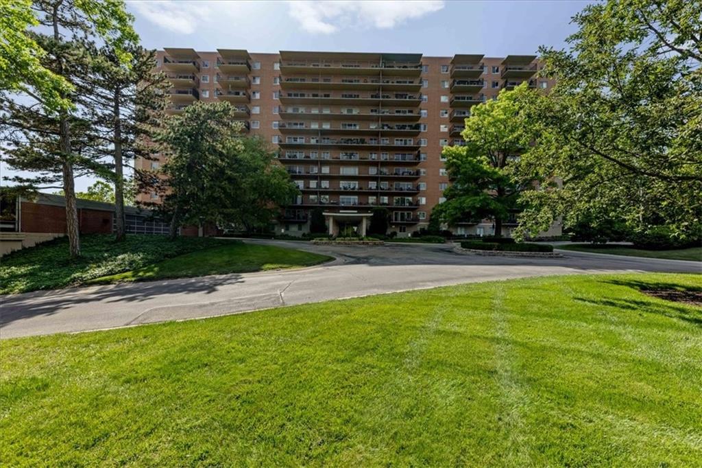 Homes for sale in Kansas City, MO | 4550 Warwick Blvd #213, Kansas City, MO 64111 | MLS# 2623647