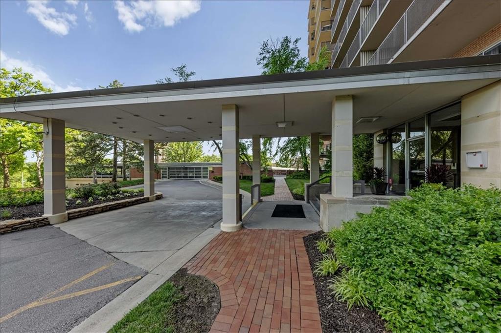 Homes for sale in Kansas City, MO | 4550 Warwick Blvd #213, Kansas City, MO 64111 | MLS# 2623647