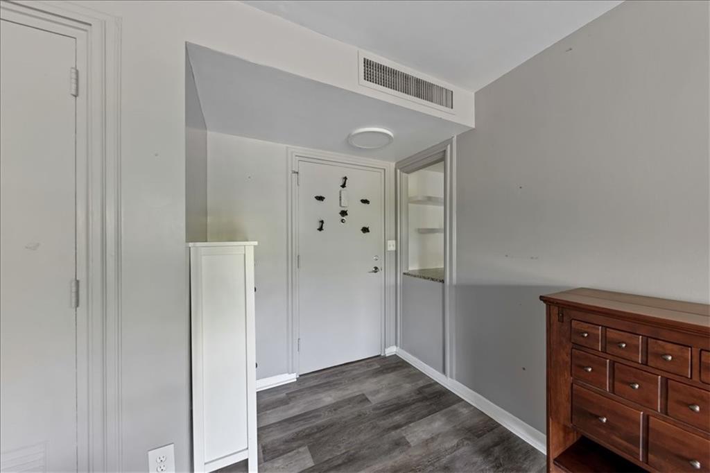 Homes for sale in Kansas City, MO | 4550 Warwick Blvd #213, Kansas City, MO 64111 | MLS# 2623647