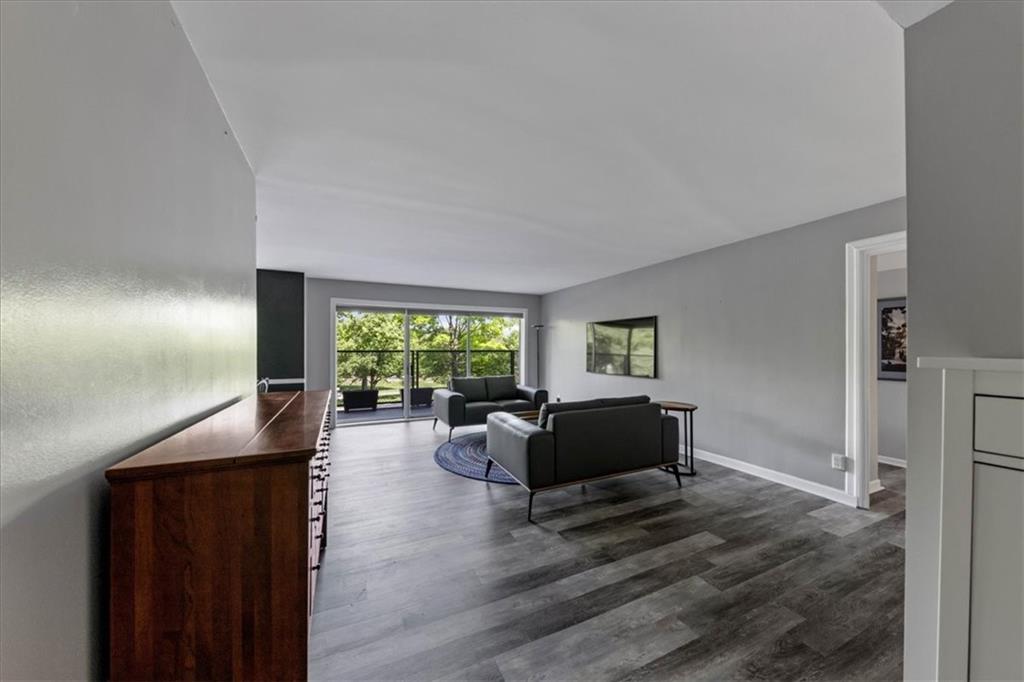 Homes for sale in Kansas City, MO | 4550 Warwick Blvd #213, Kansas City, MO 64111 | MLS# 2623647