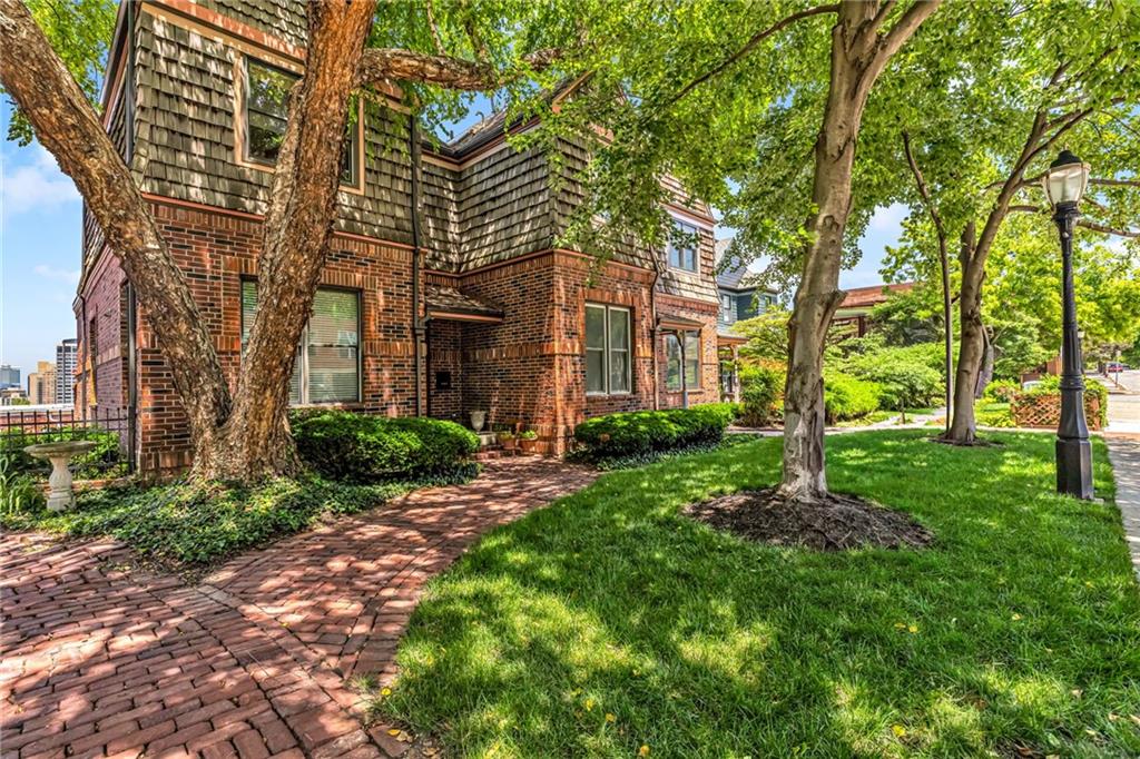 Homes for sale in Kansas City, MO | 110 E 30Th St, Kansas City, MO 64108 | MLS# 2623659