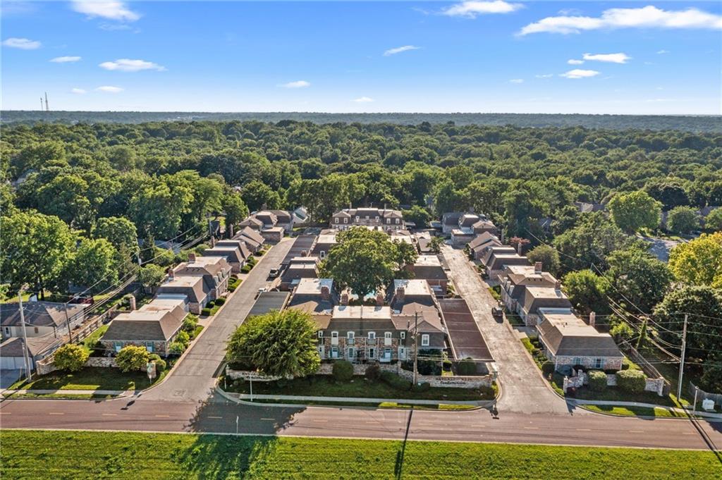 Homes for sale in Overland Park, KS | 5717 Metcalf Ct, Overland Park, KS 66202 | MLS# 2623760