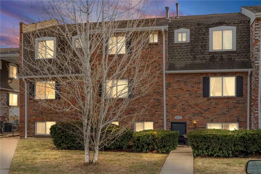 Homes for sale in Overland Park, KS | 8630 W 85th St, Overland Park, KS 66212 | MLS# 2623818