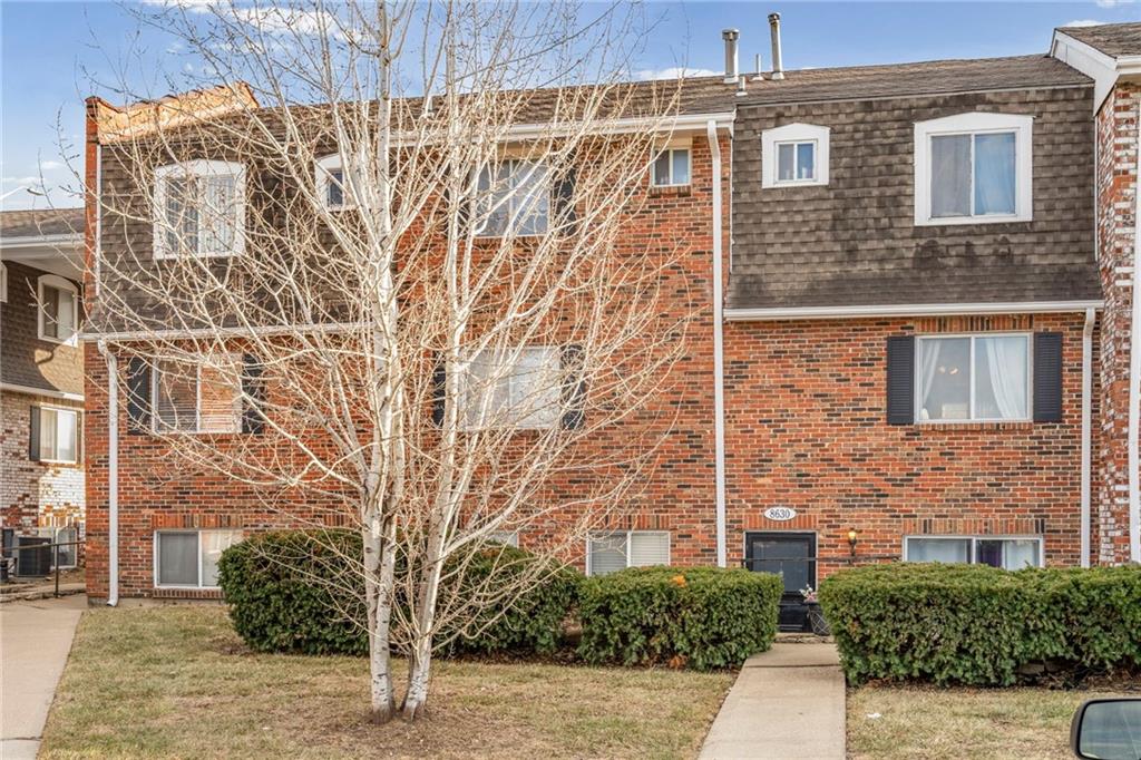 Homes for sale in Overland Park, KS | 8630 W 85th St, Overland Park, KS 66212 | MLS# 2623818