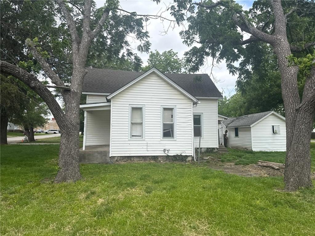 Homes for sale in Garden City, MO | 406 Main St, Garden City, MO 64747 | MLS# 2623822