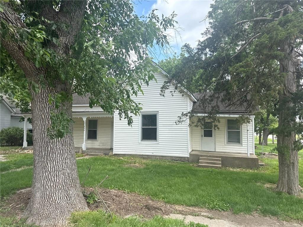 Homes for sale in Garden City, MO | 406 Main St, Garden City, MO 64747 | MLS# 2623822