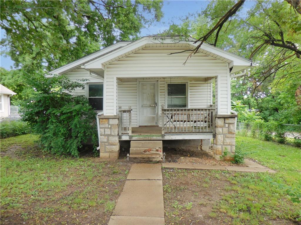 Homes for sale in Kansas City, KS | 2633 S 36th St, Kansas City, KS 66106 | MLS# 2623905