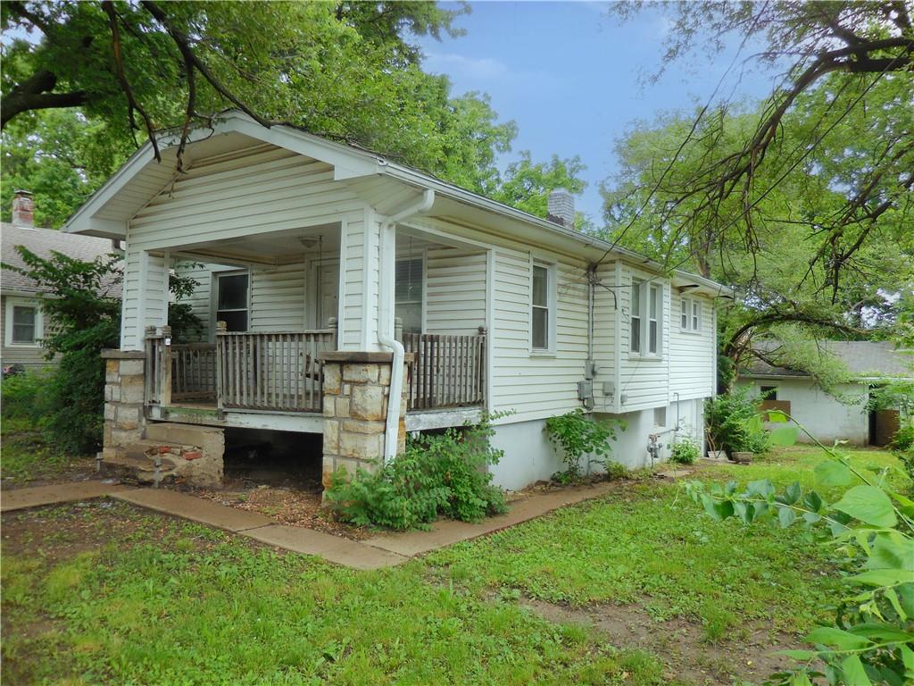Homes for sale in Kansas City, KS | 2633 S 36th St, Kansas City, KS 66106 | MLS# 2623905