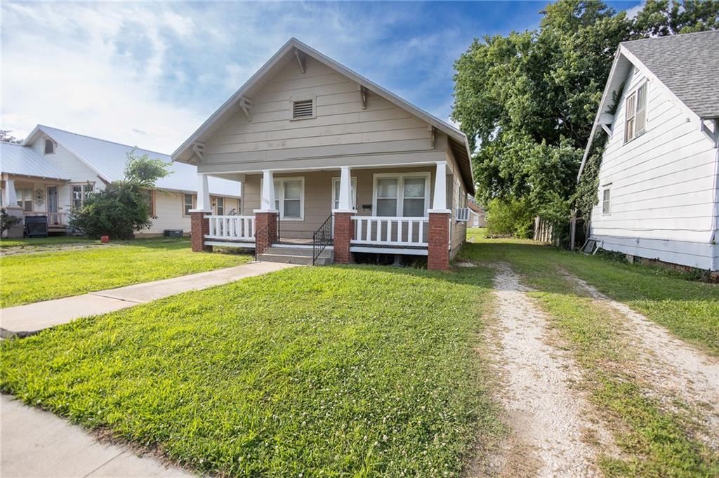 Homes for sale in Coffeyville, KS | 1108 W 9th St, Coffeyville, KS 67337 | MLS# 2624069