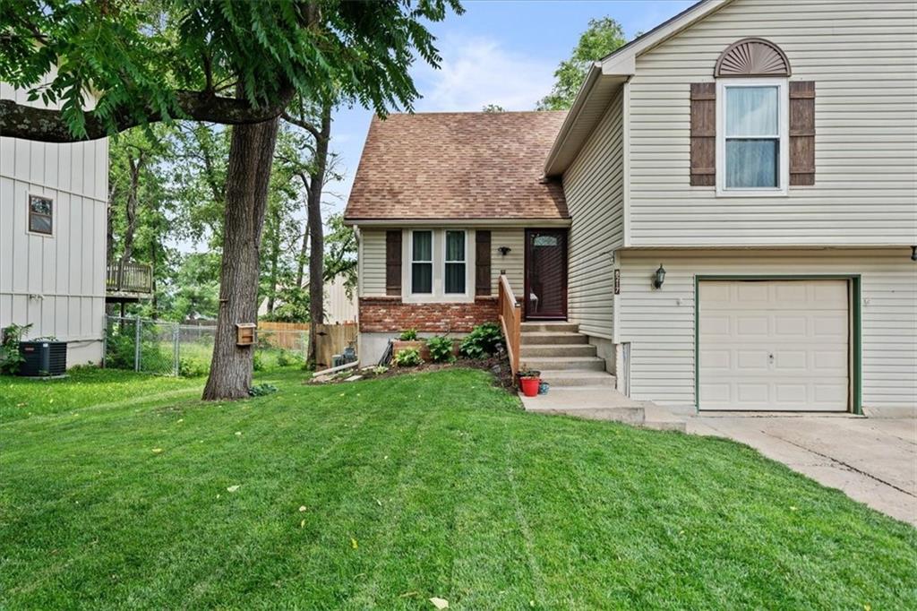 Homes for sale in Overland Park, KS | 8217 Switzer St, Overland Park, KS 66214 | MLS# 2624104