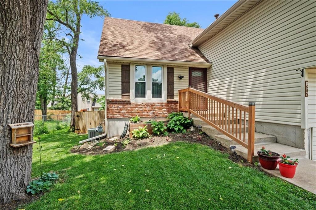Homes for sale in Overland Park, KS | 8217 Switzer St, Overland Park, KS 66214 | MLS# 2624104
