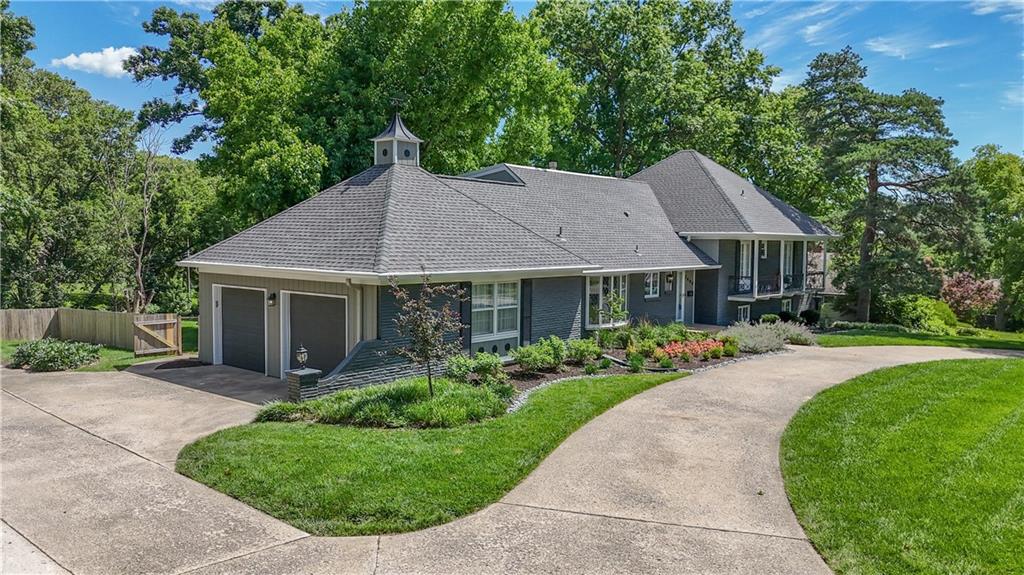 3rd image of 2444 103 St, Leawood, KS 66206 | MLS# 2624269