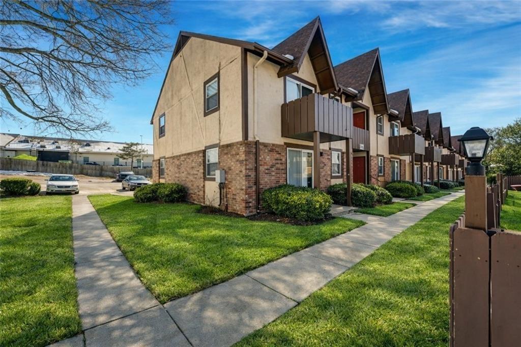 Homes for sale in Overland Park, KS | 6228 Robinson St #4, Overland Park, KS 66202 | MLS# 2624323