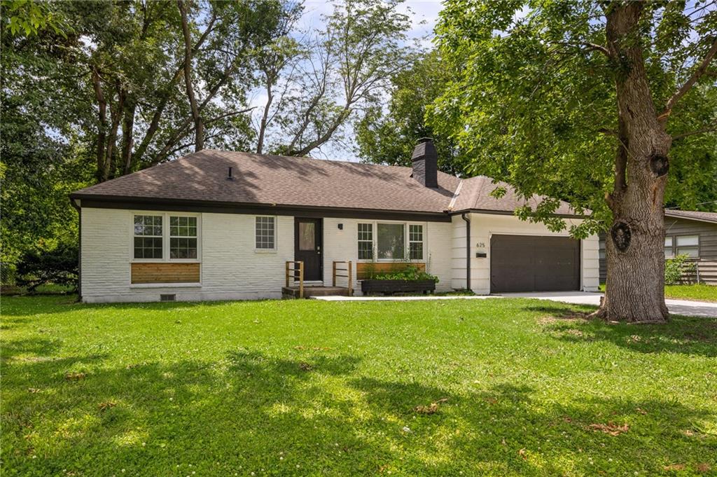 Homes for sale in Olathe, KS | 625 S Troost St, Olathe, KS 66061 | MLS# 2624613
