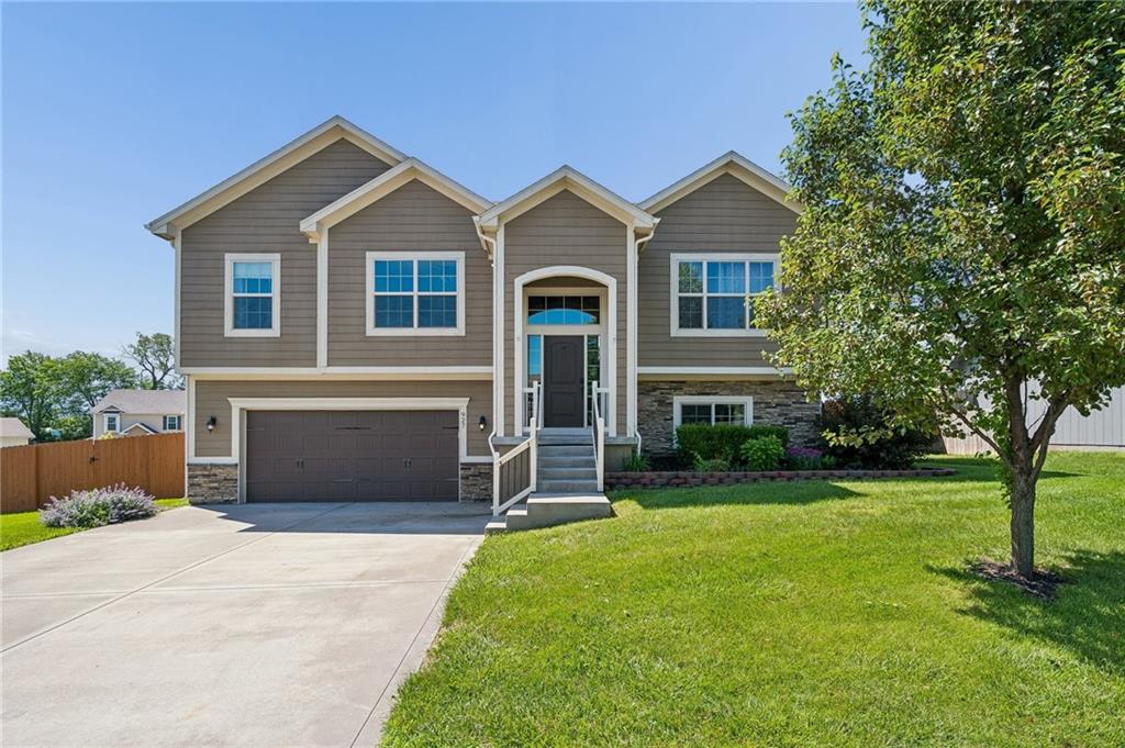 Homes for sale in Grain Valley, MO | 927 Nw Long Dr, Grain Valley, MO 64029 | MLS# 2624782