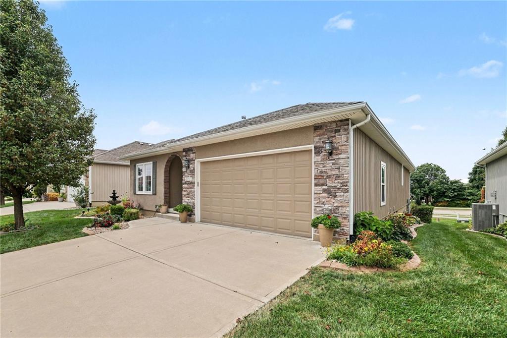 3rd image of 4510 Sw Olympia Dr, Lee's Summit, MO 64082 | MLS# 2624842