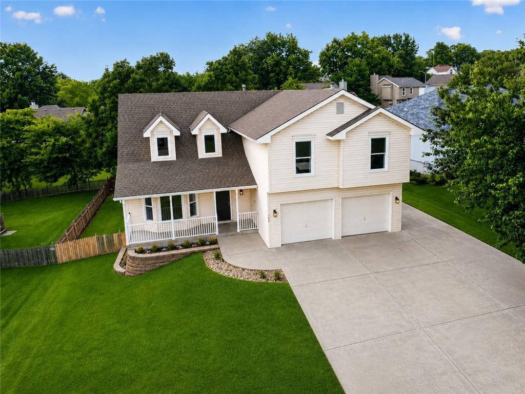 2nd image of 724 N Plum Rose Dr, Liberty, MO 64068 | MLS# 2624895
