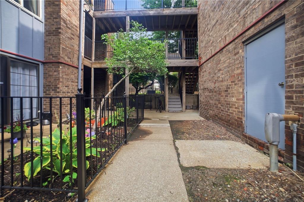 1st image of 104 E 41 St #6, Kansas City, MO 64111 | MLS# 2625038