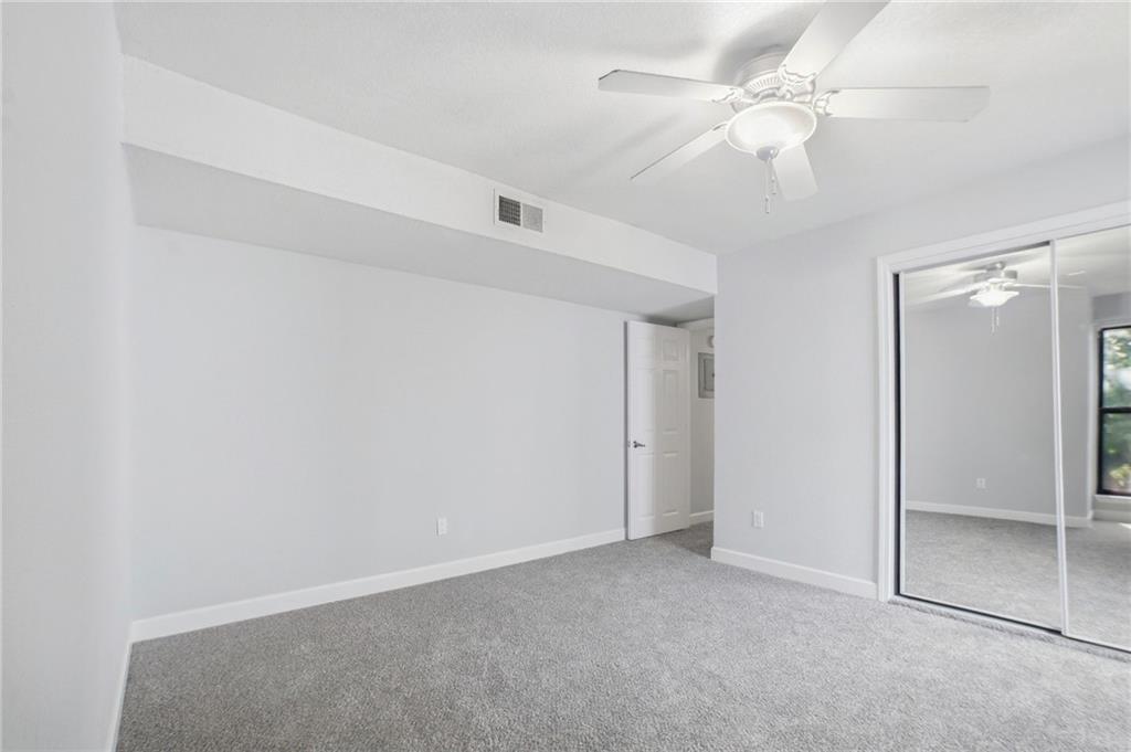 2nd image of 104 E 41st St, Kansas City, MO 64111