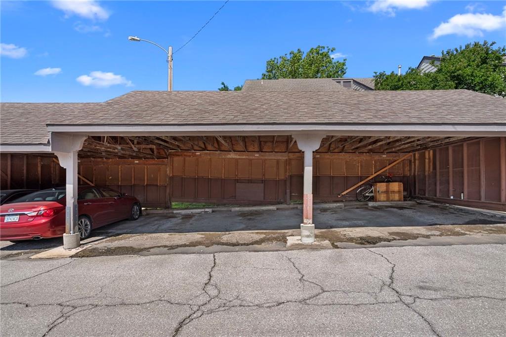 Homes for sale in Lawrence, KS | 1318 Westbrooke St, Lawrence, KS 66049 | MLS# 2625250