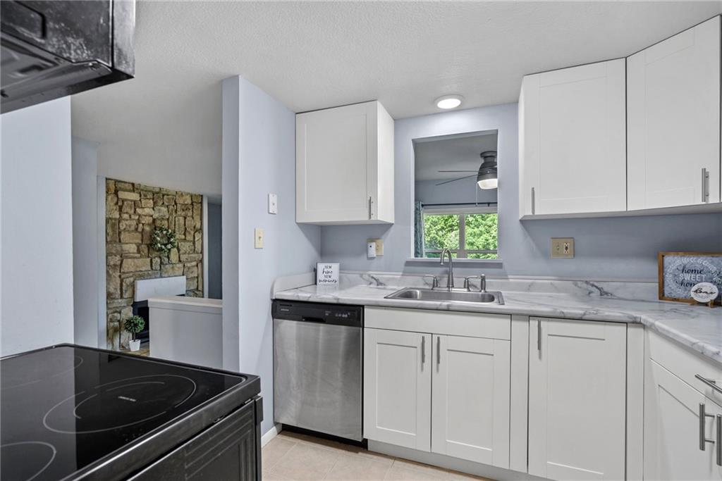 Homes for sale in Lawrence, KS | 1318 Westbrooke St, Lawrence, KS 66049 | MLS# 2625250