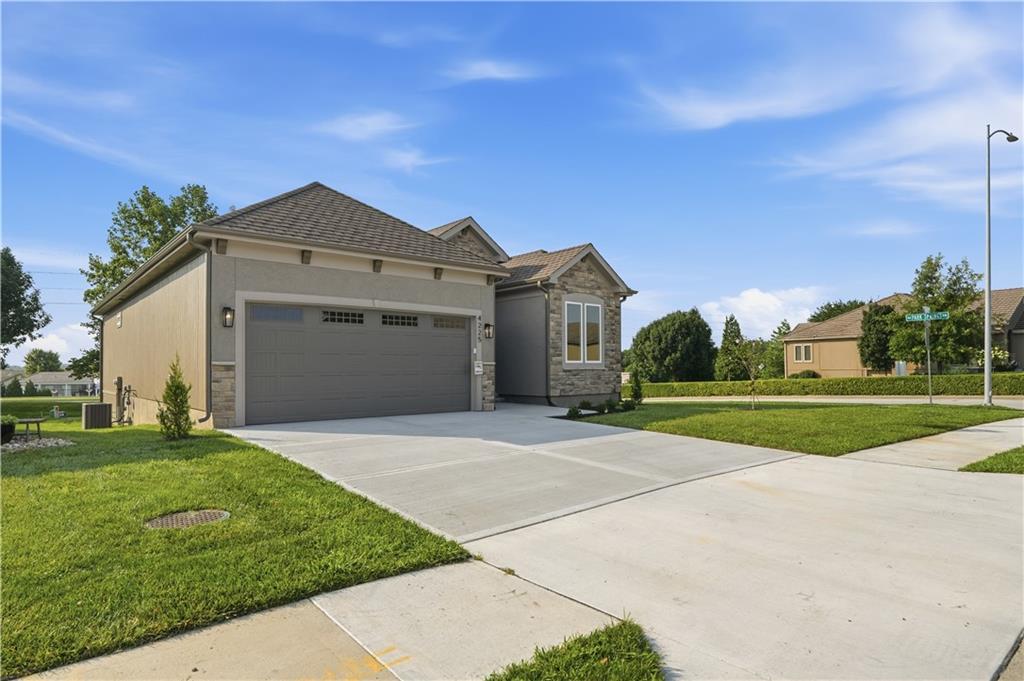 3rd image of 4225 Ne Park Springs Dr, Lees Summit, MO 64064 | MLS# 2625394