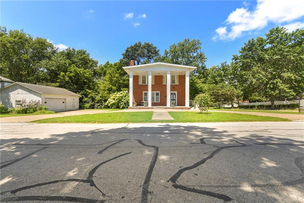 4th image of 200 Sw Madison St, Lees Summit, MO 64063 | MLS# 2625834