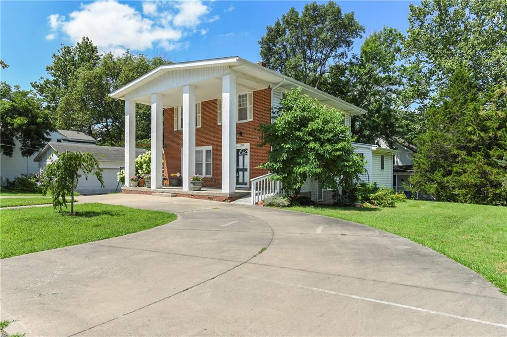 2nd image of 200 Sw Madison St, Lees Summit, MO 64063 | MLS# 2625834