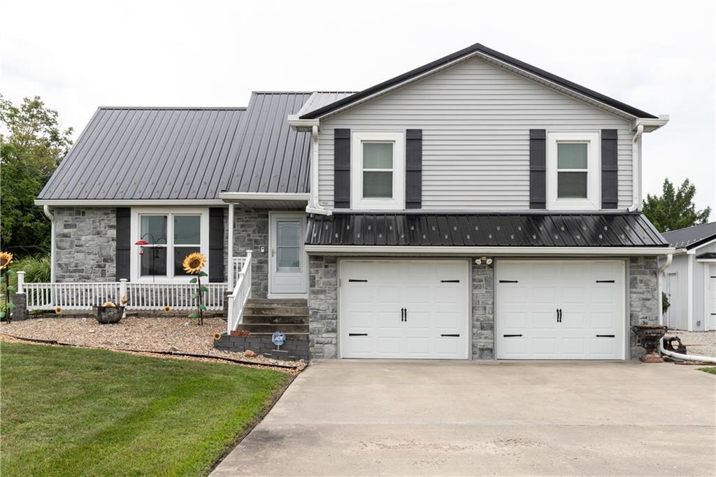 5th image of 22215 Parallel Rd, Tonganoxie, KS 66086 | MLS# 2626057