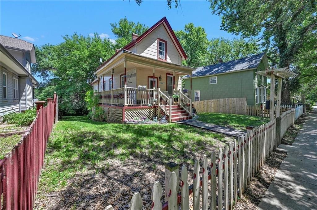 Homes for sale in Leavenworth, KS | 718 N Broadway St, Leavenworth, KS 66048 | MLS# 2626136