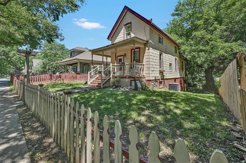 Homes for sale in Leavenworth, KS | 718 N Broadway St, Leavenworth, KS 66048 | MLS# 2626136