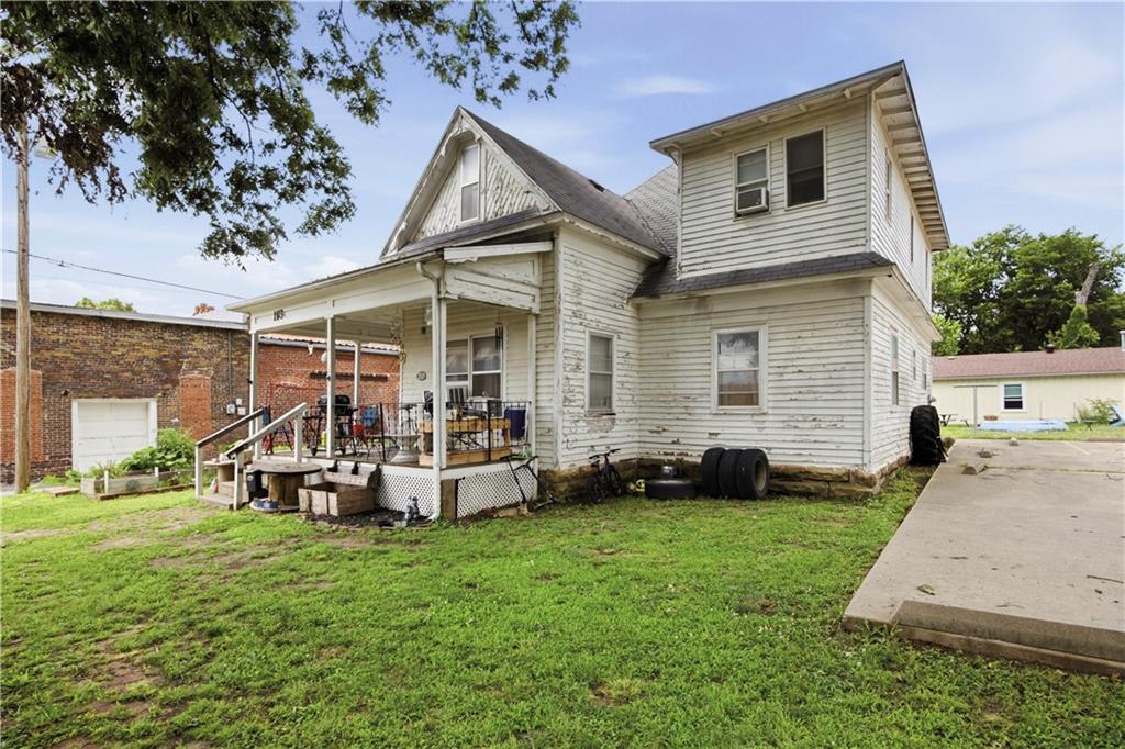Homes for sale in Neodesha, KS | 113 N 7Th St, Neodesha, KS 66757 | MLS# 2626240