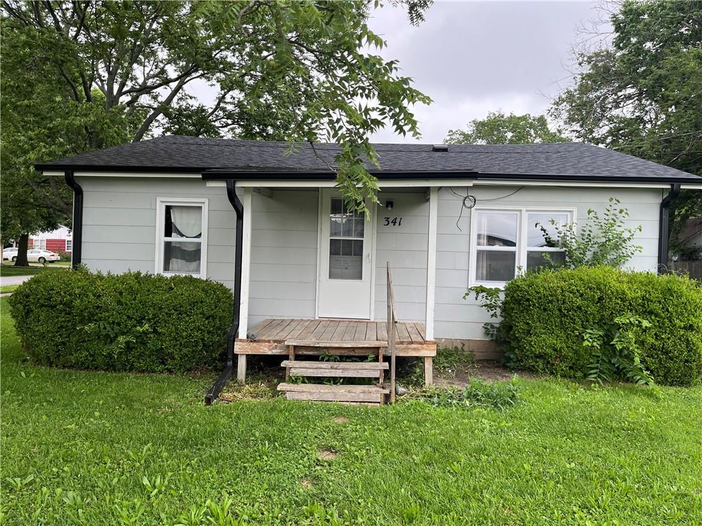 Homes for sale in Wellsville, KS | 341 W 4th St, Wellsville, KS 66092 | MLS# 2626259