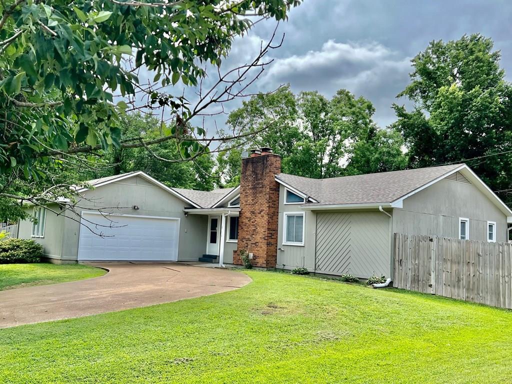 Homes for sale in Parsons, KS | 2708 Wilson Ave, Parsons, KS 67357 | MLS# 2626347