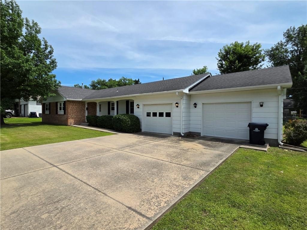 Homes for sale in Independence, KS | 919 W Beech St, Independence, KS 67301 | MLS# 2626546