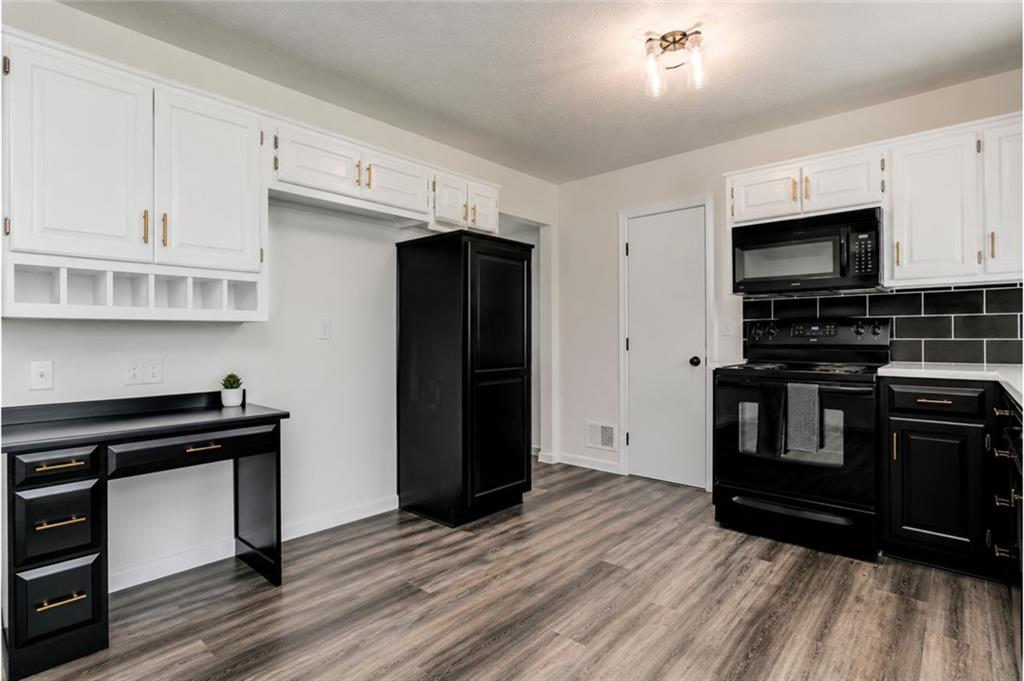 2nd image of 824 S Elk Ln, Bonner Springs, KS 66012 | MLS# 2626580