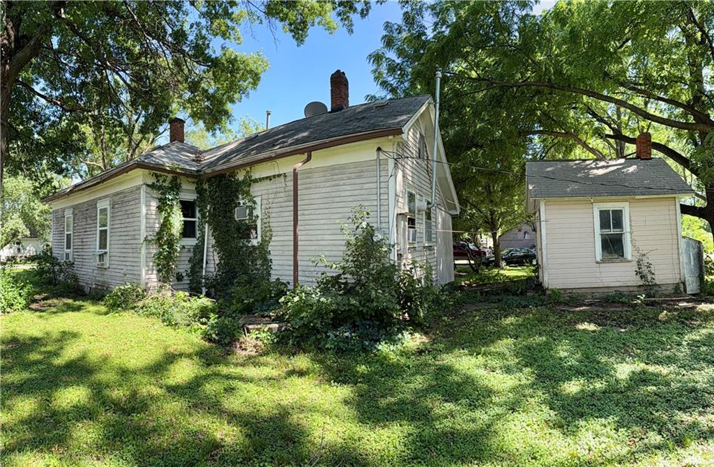 Homes for sale in Le Roy, KS | 126 W 9Th St, Le Roy, KS 66857 | MLS# 2626601