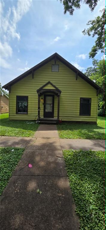 Homes for sale in Iola, KS | 315 S 3rd St, Iola, KS 66749 | MLS# 2626684