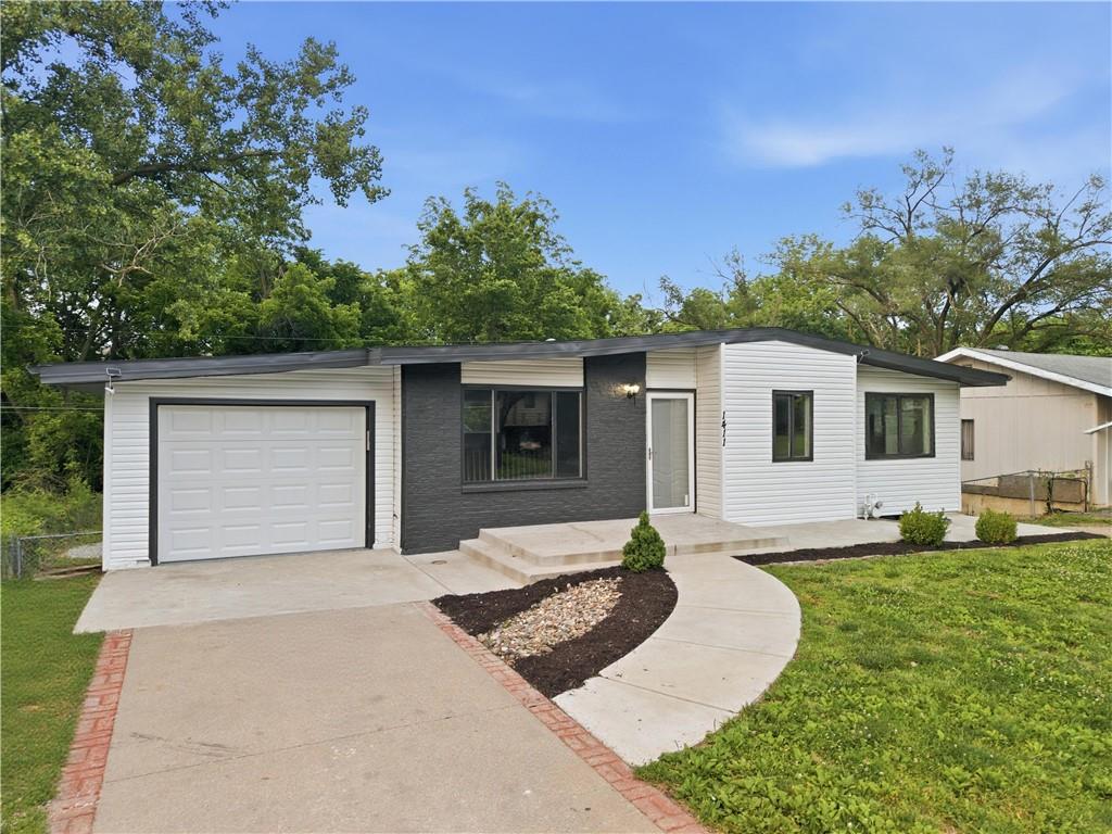 Homes for sale in Kansas City, KS | 1411 N 75th Dr, Kansas City, KS 66112 | MLS# 2626726