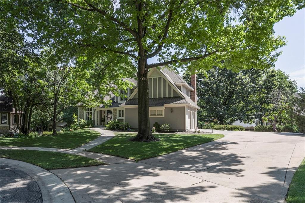 Homes for sale in Leawood, KS | 12701 Fontana St, Leawood, KS 66209 | MLS# 2627005